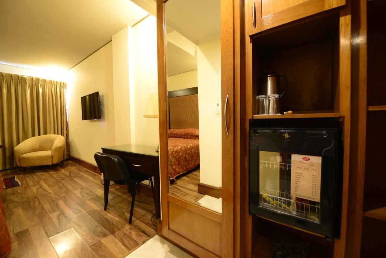 Regency Inn Hotel Лахор Экстерьер фото