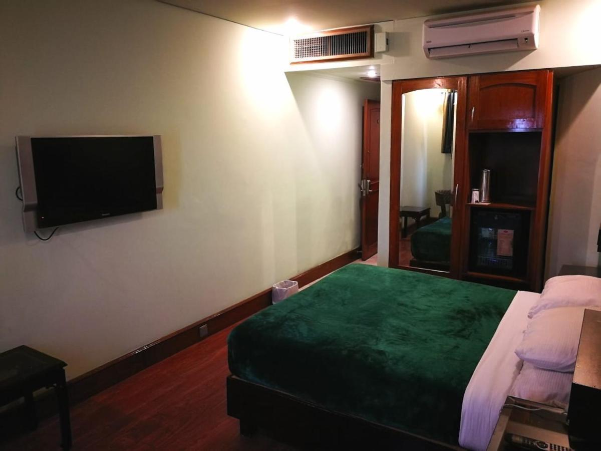 Regency Inn Hotel Лахор Экстерьер фото