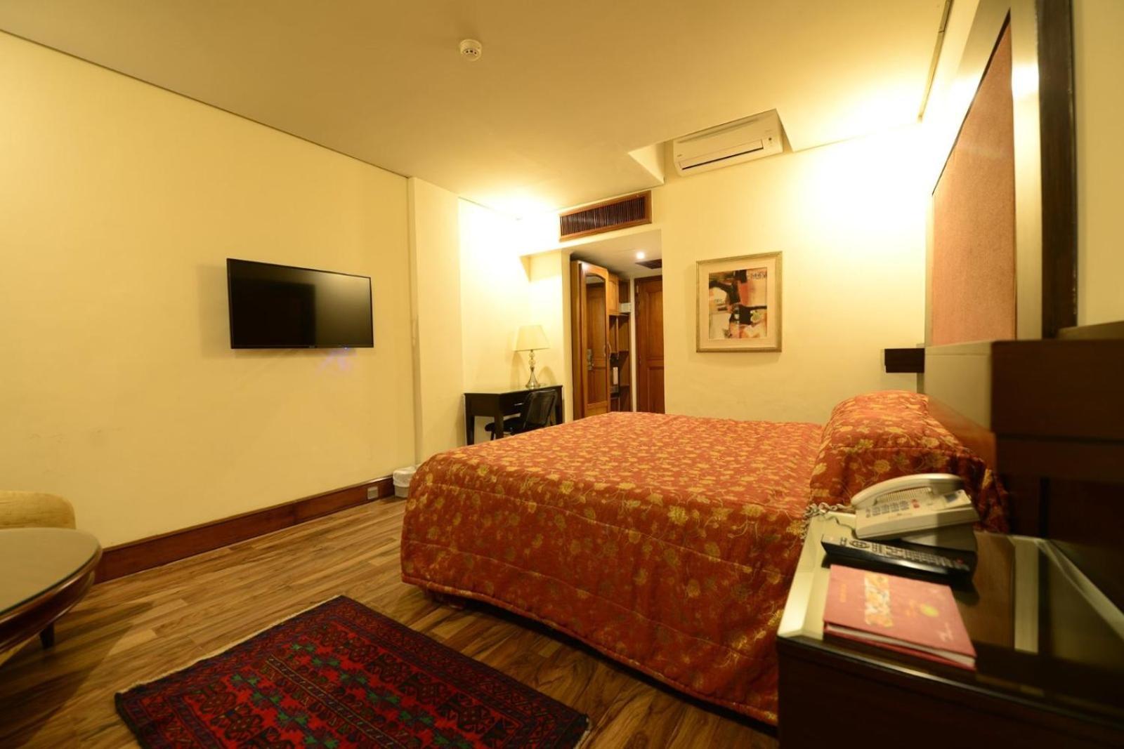 Regency Inn Hotel Лахор Экстерьер фото