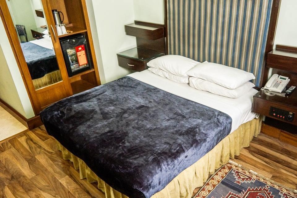 Regency Inn Hotel Лахор Экстерьер фото