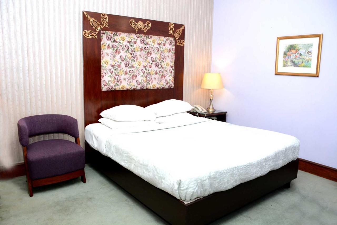 Regency Inn Hotel Лахор Экстерьер фото