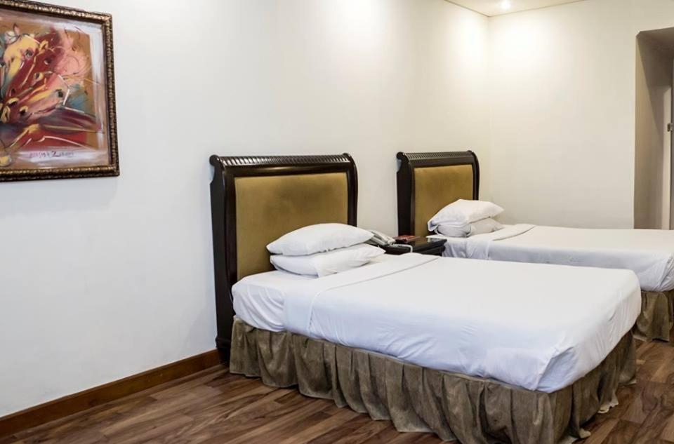 Regency Inn Hotel Лахор Экстерьер фото